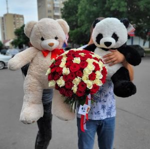 101 роза (50 см) и два джентельмена медведь (100см) и панда (50см)