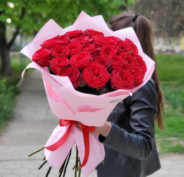 Букет из 25 красных роз 