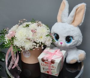 Коробочка с хризантемами, зайчик мила и раффаэлло