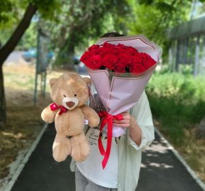 Букет из 21 розы (50см) и мишка Мика (37см)