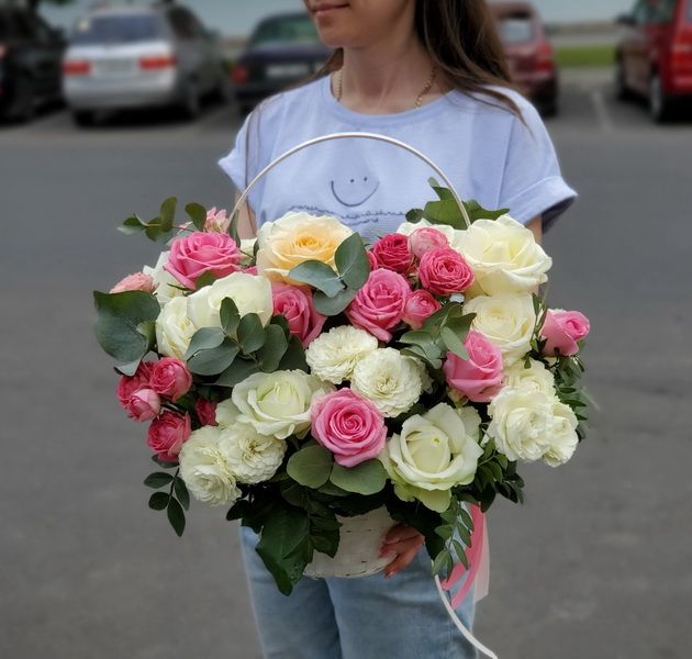 Корзина с розами "Нежное вдохновение"