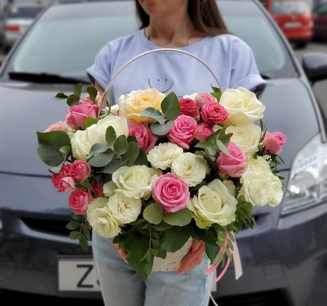 Корзина с розами "Нежное вдохновение"