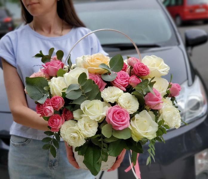 Корзина с розами "Нежное вдохновение"