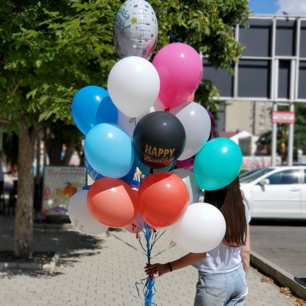 Яркий фонтан из 25 шаров