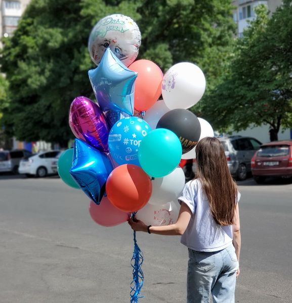 Яркий фонтан из 25 шаров