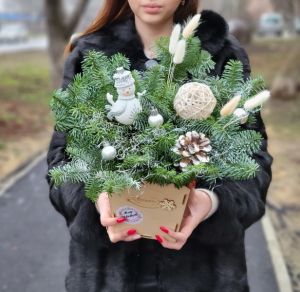 Композиция "Веселый снеговик"
