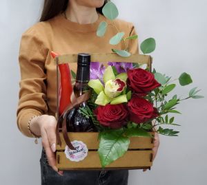 Композиция в ящике с коньяком