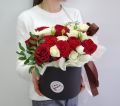 Розы в черной коробке
