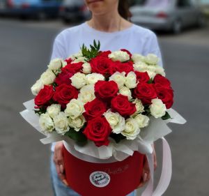 Композиция в шляпной коробке "Лед и пламя"