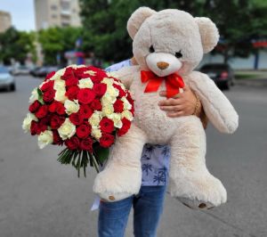 101 роза под ленту (50 см) и медведь (100 см)