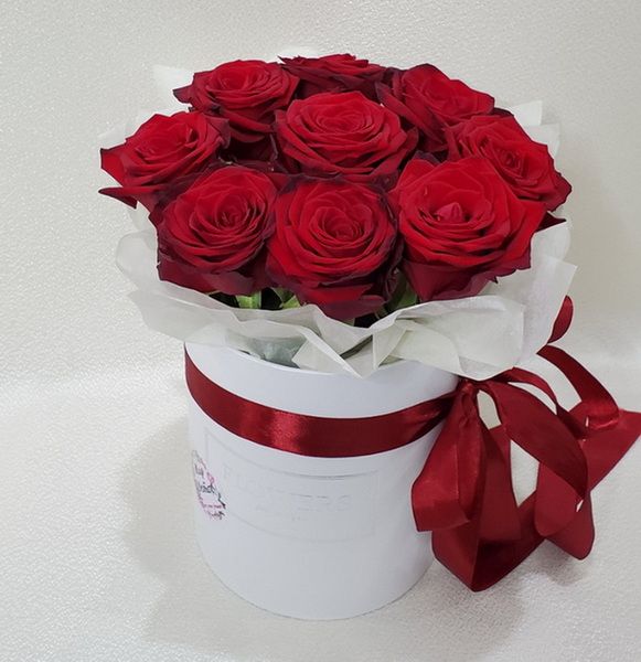 Коробка из 9 красных роз