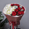 Букет с ромашками и розами
