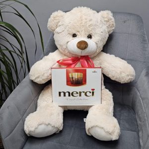 Мягкий медведь и конфеты мерси