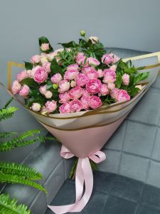 Букет из кустовой розы