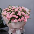 Букет из кустовых розовых роз