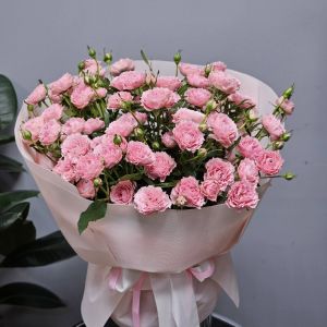 Букет из кустовых розовых роз