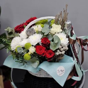 Корзина с бутылкой шампанского