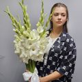 Белые гладиолусы 15 шт
