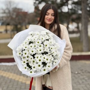 Букет с ромашками «Любит!»