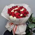 Букет из 51 красной и  белой  розы 50 см