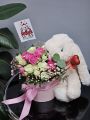 Коробочка с розочками и мягкий зайчк
