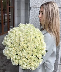 Букет из 101 белой розы (50см)