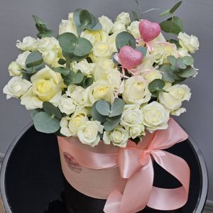 Композиция из роз "Белая мечта"